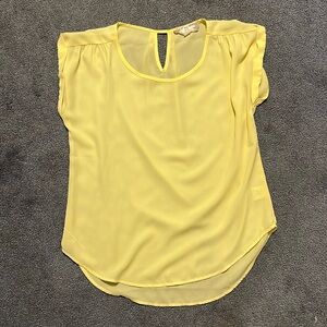 Yellow short sleeve shirt